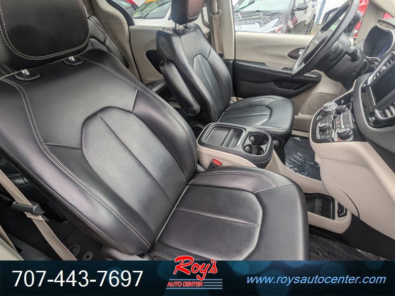 2021 Chrysler Voyager LXi photo 12