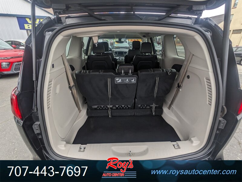 2021 Chrysler Voyager LXi photo 17