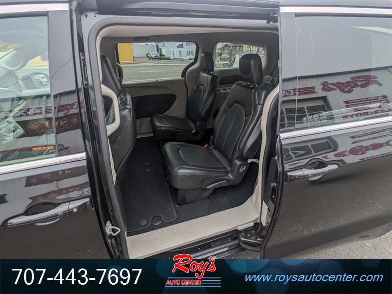 2021 Chrysler Voyager LXi photo 18