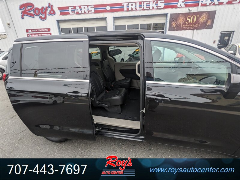 2021 Chrysler Voyager LXi photo 13