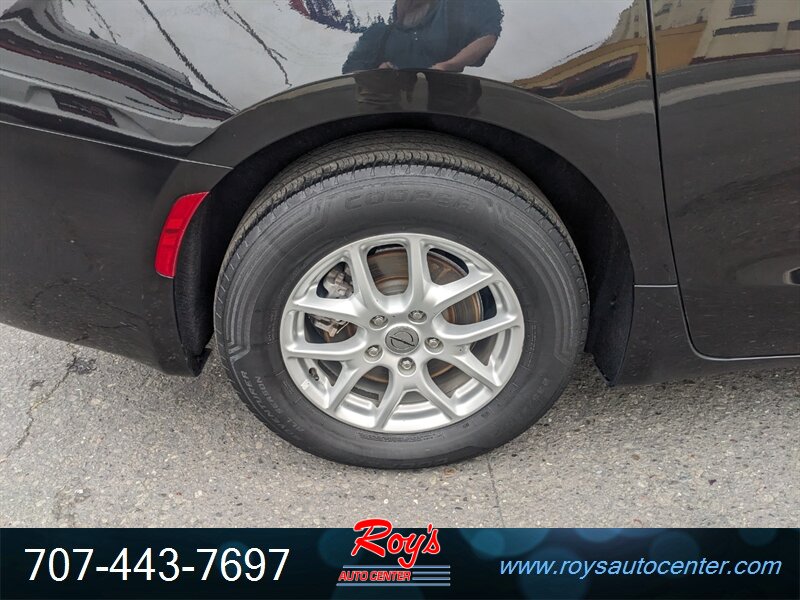 2021 Chrysler Voyager LXi photo 8
