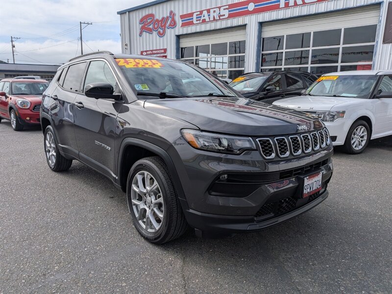 2024 Jeep Compass Latitude Lux  4WD