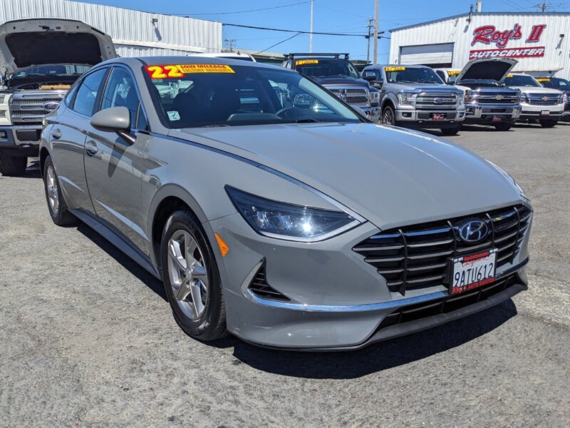 2022 Hyundai SONATA SE  