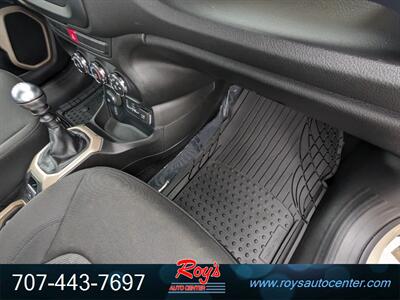 2015 Jeep Renegade  4WD - Photo 11 - Eureka, CA 95501