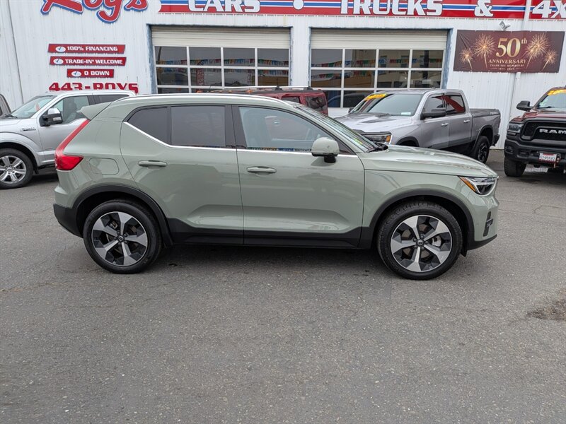 2024 Volvo XC40 B5 Plus Bright Theme  