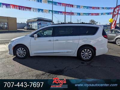 2017 Chrysler Pacifica Touring-L   - Photo 4 - Eureka, CA 95501