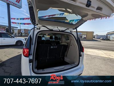 2017 Chrysler Pacifica Touring-L   - Photo 15 - Eureka, CA 95501