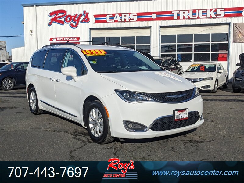 2017 Chrysler Pacifica Touring-L   - Photo 1 - Eureka, CA 95501