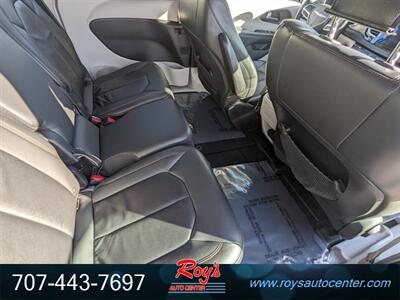 2017 Chrysler Pacifica Touring-L   - Photo 13 - Eureka, CA 95501
