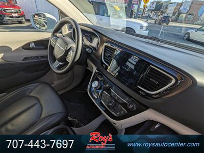 2017 Chrysler Pacifica Touring-L   - Photo 10 - Eureka, CA 95501