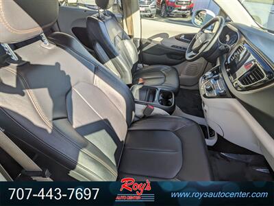 2017 Chrysler Pacifica Touring-L   - Photo 9 - Eureka, CA 95501