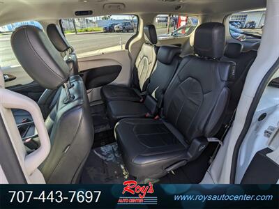 2017 Chrysler Pacifica Touring-L   - Photo 18 - Eureka, CA 95501