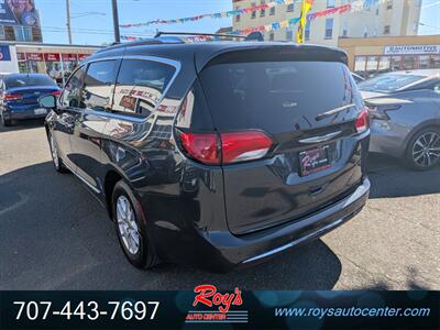 2020 Chrysler Pacifica Touring L   - Photo 6 - Eureka, CA 95501