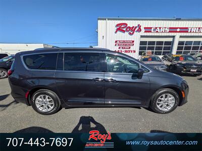2020 Chrysler Pacifica Touring L   - Photo 2 - Eureka, CA 95501