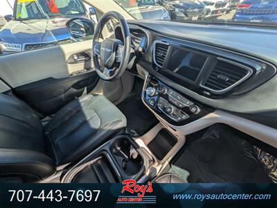 2020 Chrysler Pacifica Touring L   - Photo 10 - Eureka, CA 95501