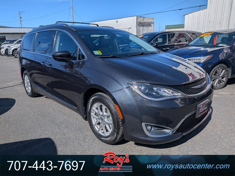 2020 Chrysler Pacifica Touring L   - Photo 1 - Eureka, CA 95501