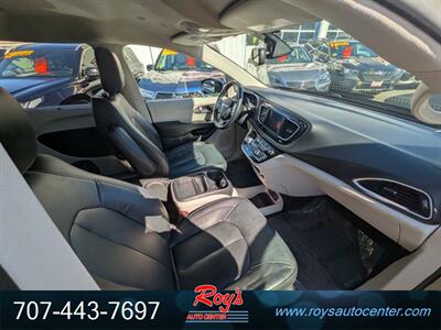 2020 Chrysler Pacifica Touring L   - Photo 8 - Eureka, CA 95501