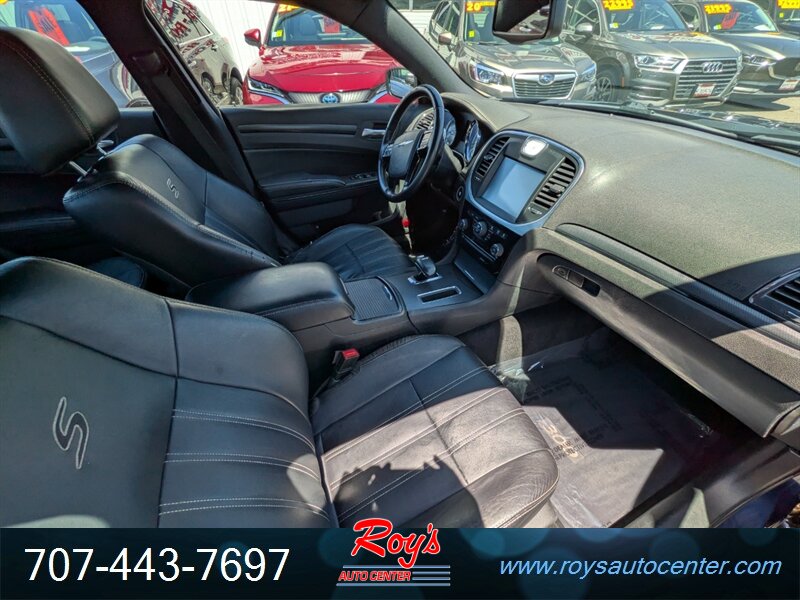 2014 Chrysler 300 Series S - Photo 9 - Eureka, CA 95501