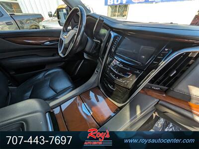 2019 Cadillac Escalade ESV Premium Luxury 4WD - Photo 11 - Eureka, CA 95501