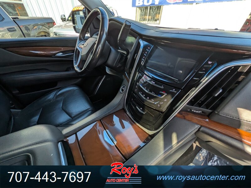 2019 Cadillac Escalade ESV Premium Luxury 4WD - Photo 11 - Eureka, CA 95501