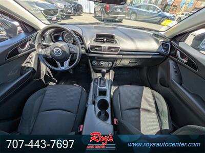 2014 Mazda Mazda3 i Touring   - Photo 15 - Eureka, CA 95501