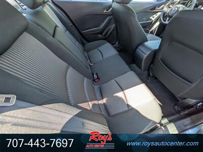 2014 Mazda Mazda3 i Touring   - Photo 13 - Eureka, CA 95501