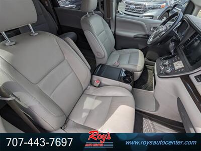 2017 Toyota Sienna XLE 7-Passenger  AWD - Photo 13 - Eureka, CA 95501