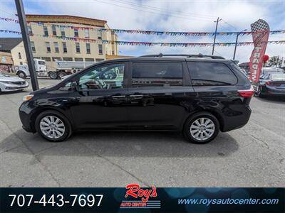 2017 Toyota Sienna XLE 7-Passenger  AWD - Photo 4 - Eureka, CA 95501