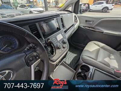 2017 Toyota Sienna XLE 7-Passenger  AWD - Photo 25 - Eureka, CA 95501
