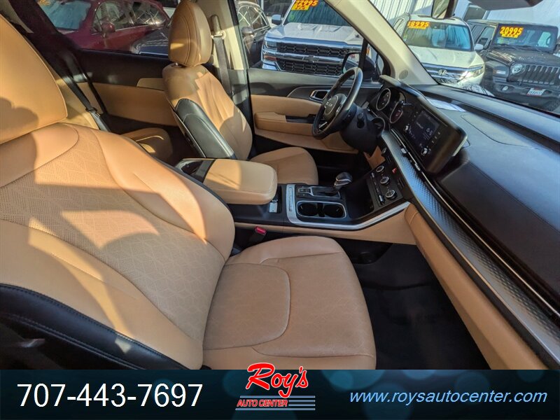 2022 Kia Carnival LX - Photo 11 - Eureka, CA 95501