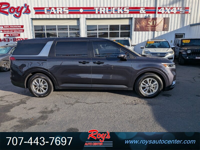 2022 Kia Carnival LX   - Photo 1 - Eureka, CA 95501