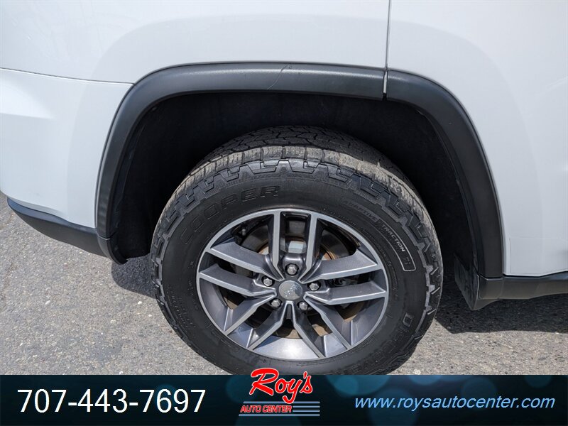 2017 Jeep Grand Cherokee Limited 4WD - Photo 9 - Eureka, CA 95501