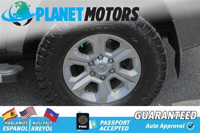 2015 Toyota 4Runner SR5   - Photo 33 - West Palm Beach, FL 33415