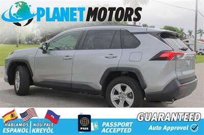 2020 Toyota RAV4 Hybrid XLE   - Photo 6 - West Palm Beach, FL 33415