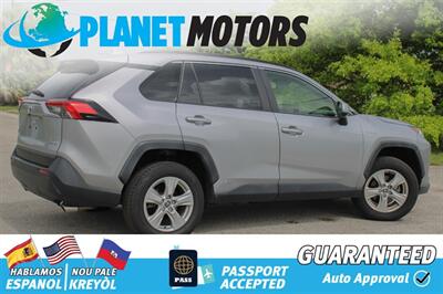2020 Toyota RAV4 Hybrid XLE   - Photo 12 - West Palm Beach, FL 33415