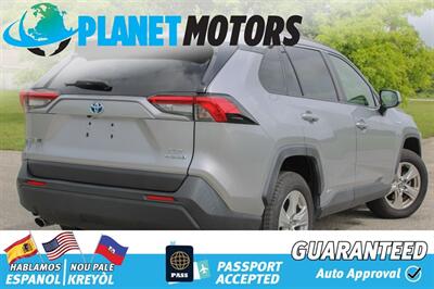2020 Toyota RAV4 Hybrid XLE   - Photo 10 - West Palm Beach, FL 33415
