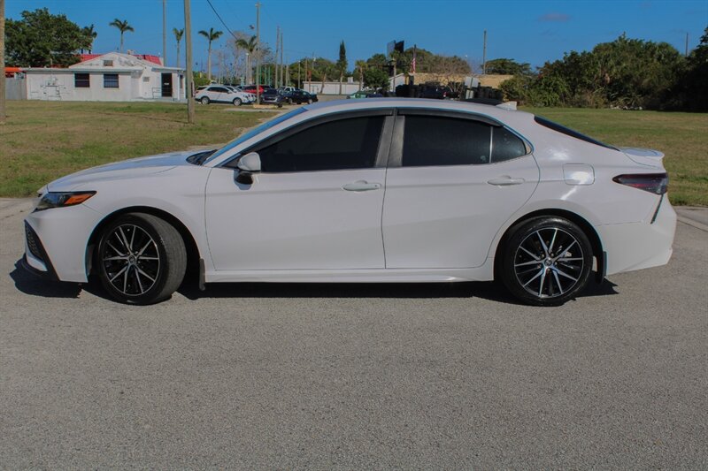 2021 Toyota Camry SE  
