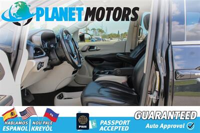 2020 Chrysler Pacifica Touring L   - Photo 9 - West Palm Beach, FL 33415