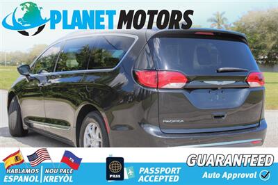 2020 Chrysler Pacifica Touring L   - Photo 3 - West Palm Beach, FL 33415