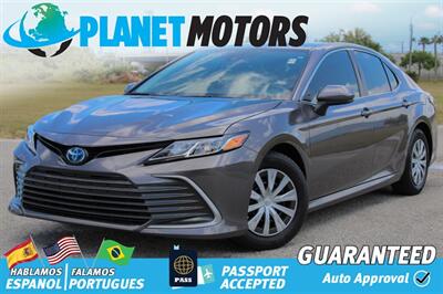 2022 Toyota Camry Hybrid LE   - Photo 1 - West Palm Beach, FL 33415