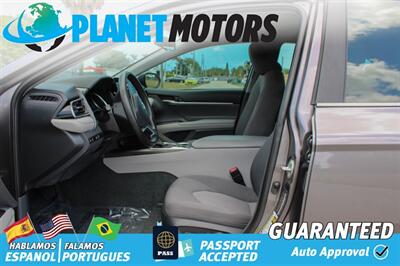 2022 Toyota Camry Hybrid LE   - Photo 9 - West Palm Beach, FL 33415