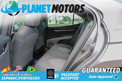 2022 Toyota Camry Hybrid LE   - Photo 10 - West Palm Beach, FL 33415