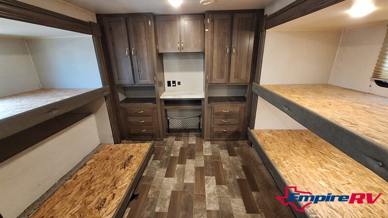2021 East to West SILVERLAKE 31K3S - Photo 14 - Liberty, TX 77575