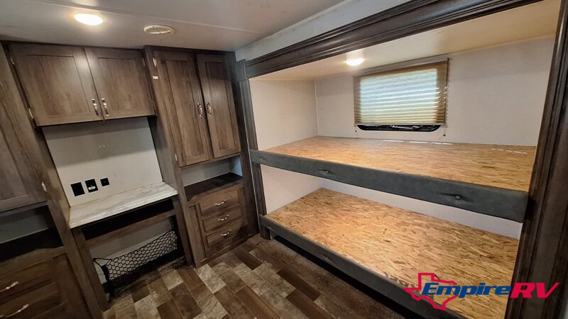 2021 East to West SILVERLAKE 31K3S - Photo 15 - Liberty, TX 77575