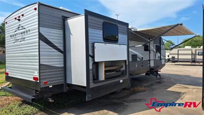 2021 East to West SILVERLAKE 31K3S   - Photo 3 - Liberty, TX 77575