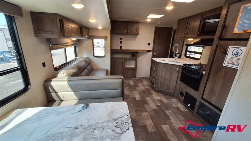 2021 East to West SILVERLAKE 31K3S - Photo 8 - Liberty, TX 77575