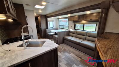2021 East to West SILVERLAKE 31K3S   - Photo 5 - Liberty, TX 77575