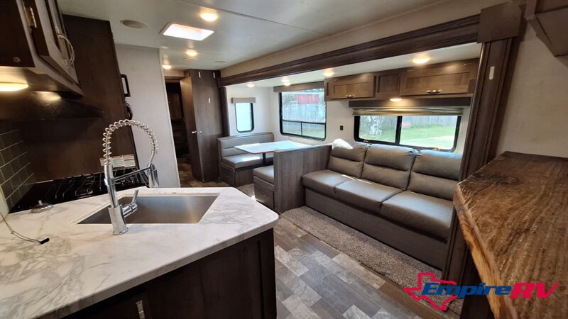 2021 East to West SILVERLAKE 31K3S - Photo 5 - Liberty, TX 77575