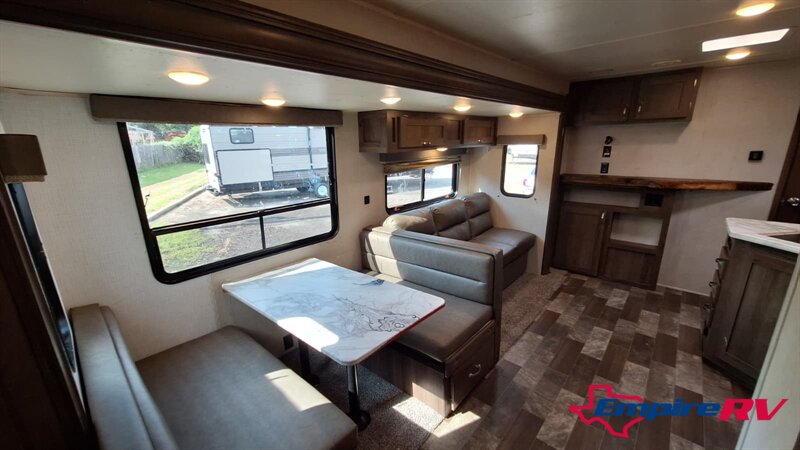 2021 East to West SILVERLAKE 31K3S - Photo 9 - Liberty, TX 77575