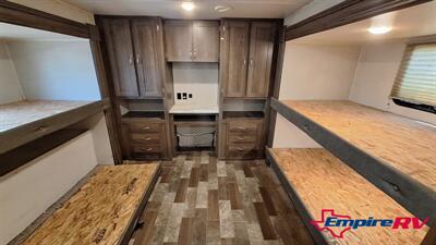 2021 East to West SILVERLAKE 31K3S   - Photo 11 - Liberty, TX 77575